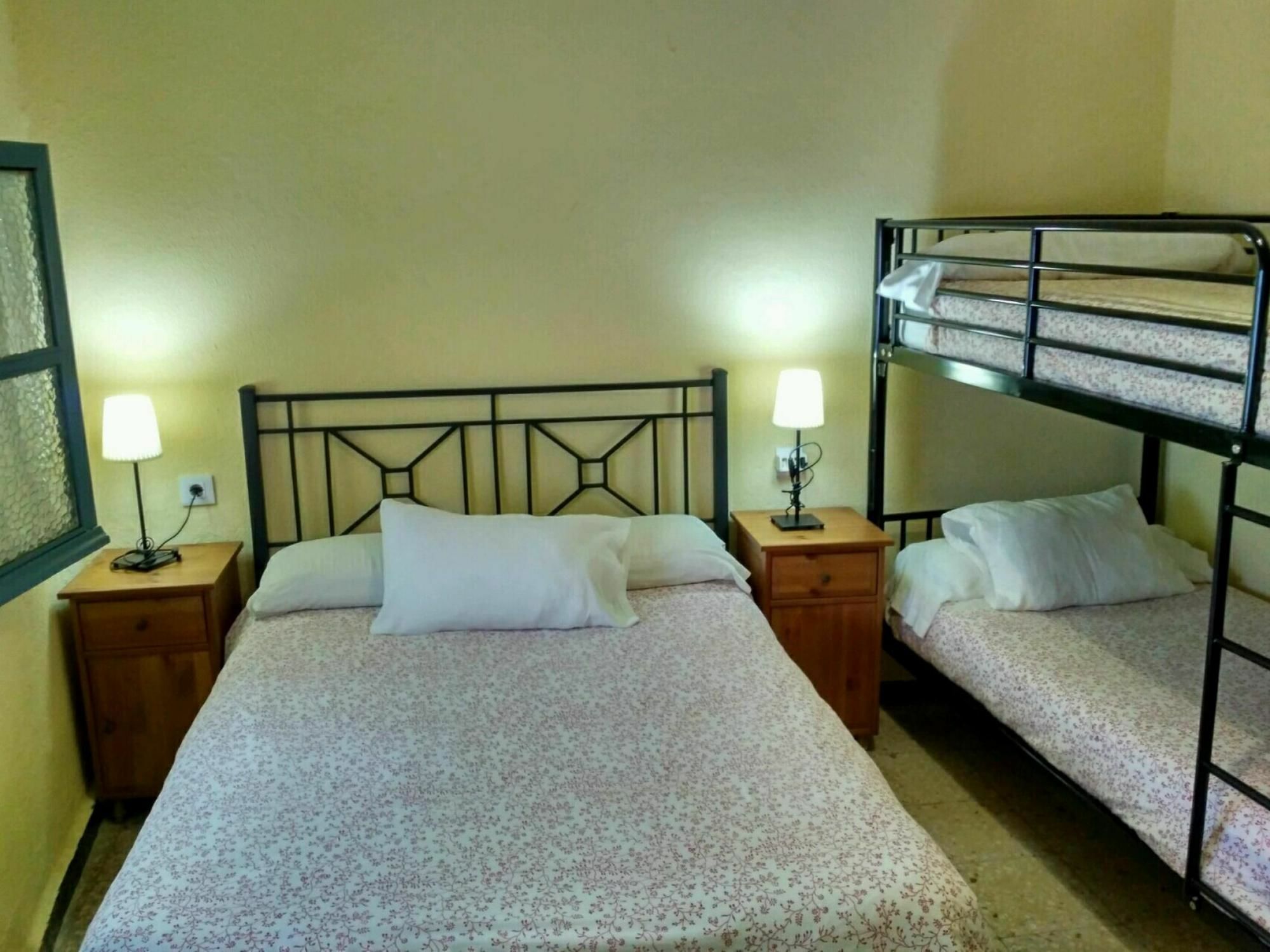 เพนชั่น ลา มอนโตเรนา Hotel เซบีญา ภายนอก รูปภาพ
