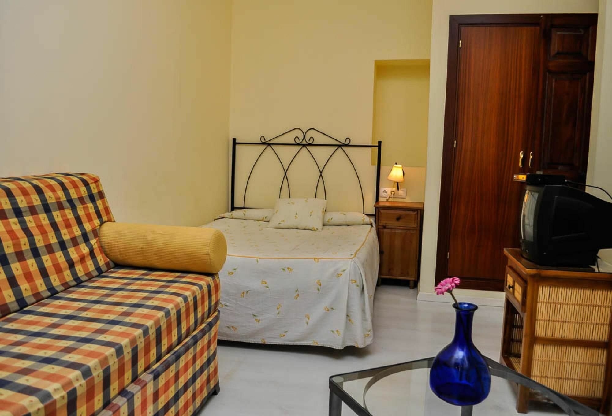เพนชั่น ลา มอนโตเรนา Hotel เซบีญา ภายนอก รูปภาพ